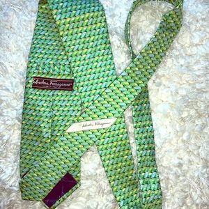 Ferragamo 100% Silk Green Tie
